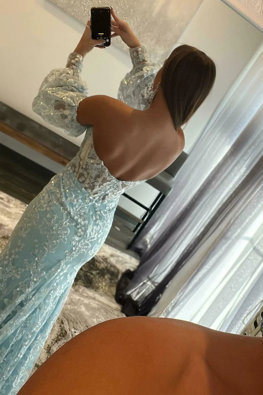 Vestido de fiesta de encaje sin tirantes, con hombros descubiertos y mangas abullonadas y abertura